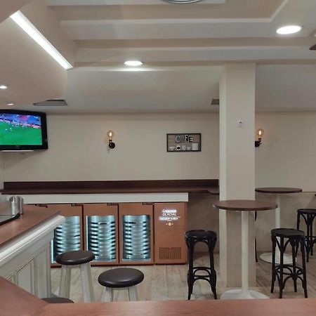Hostal-Cafe Gutgreco Sonseca Bagian luar foto
