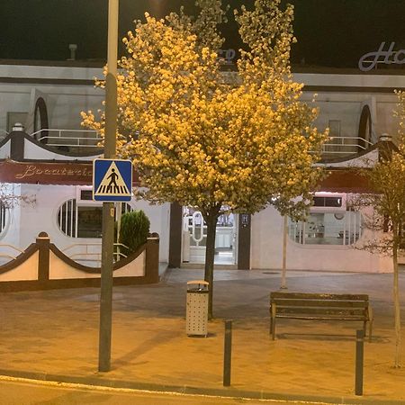 Hostal-Cafe Gutgreco Sonseca Bagian luar foto