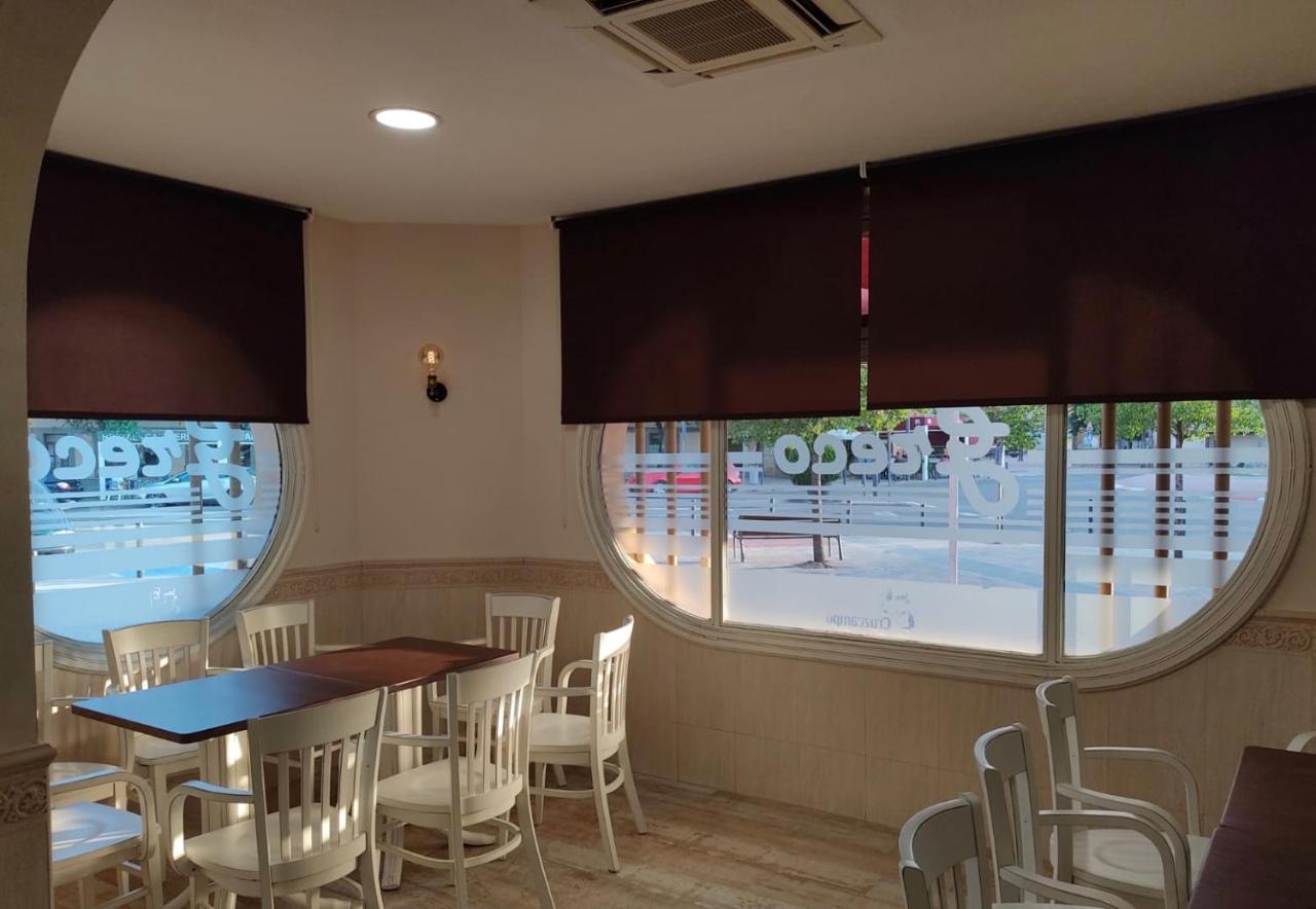 Hostal-Cafe Gutgreco Sonseca Bagian luar foto