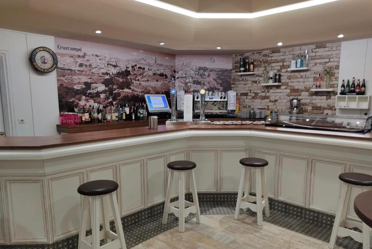 Hostal-Cafe Gutgreco Sonseca Bagian luar foto
