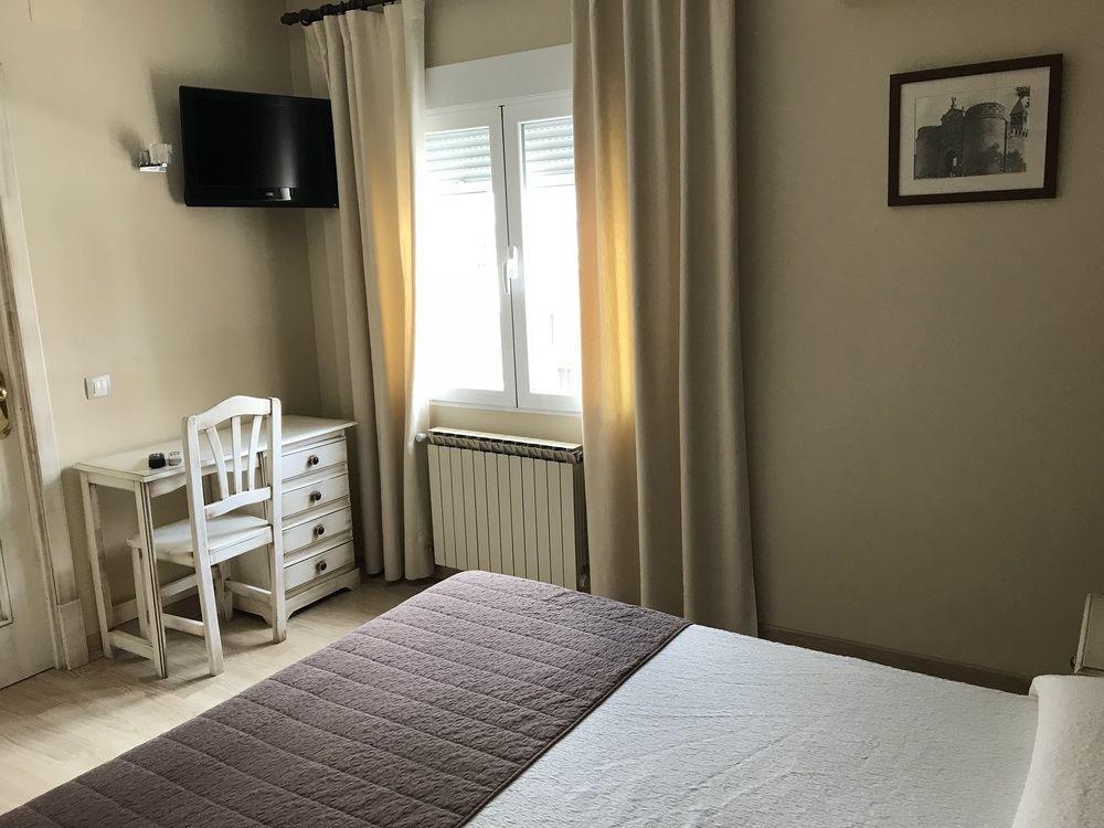 Hostal-Cafe Gutgreco Sonseca Bagian luar foto